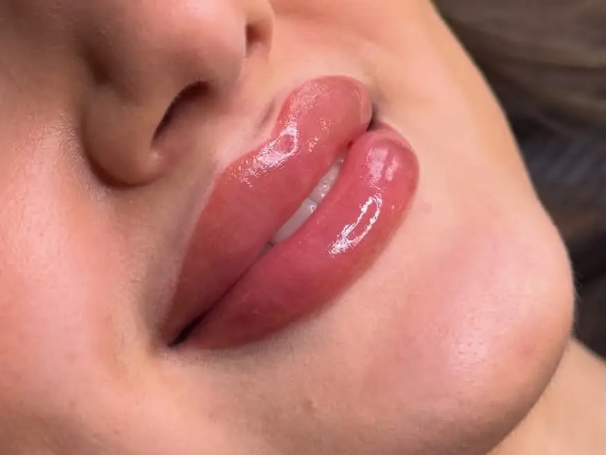 Micropigmentación de labios efecto aquarelle en CADII Estética Lanús